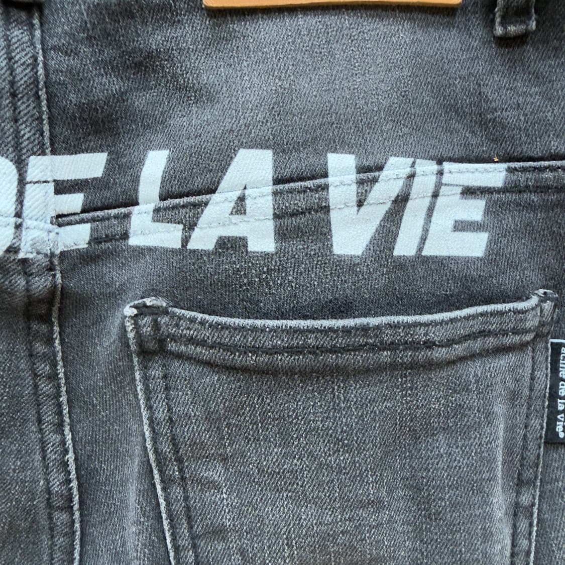 아크메드라비 백 로고 워싱 데님 팬츠 차콜 상품이미지4