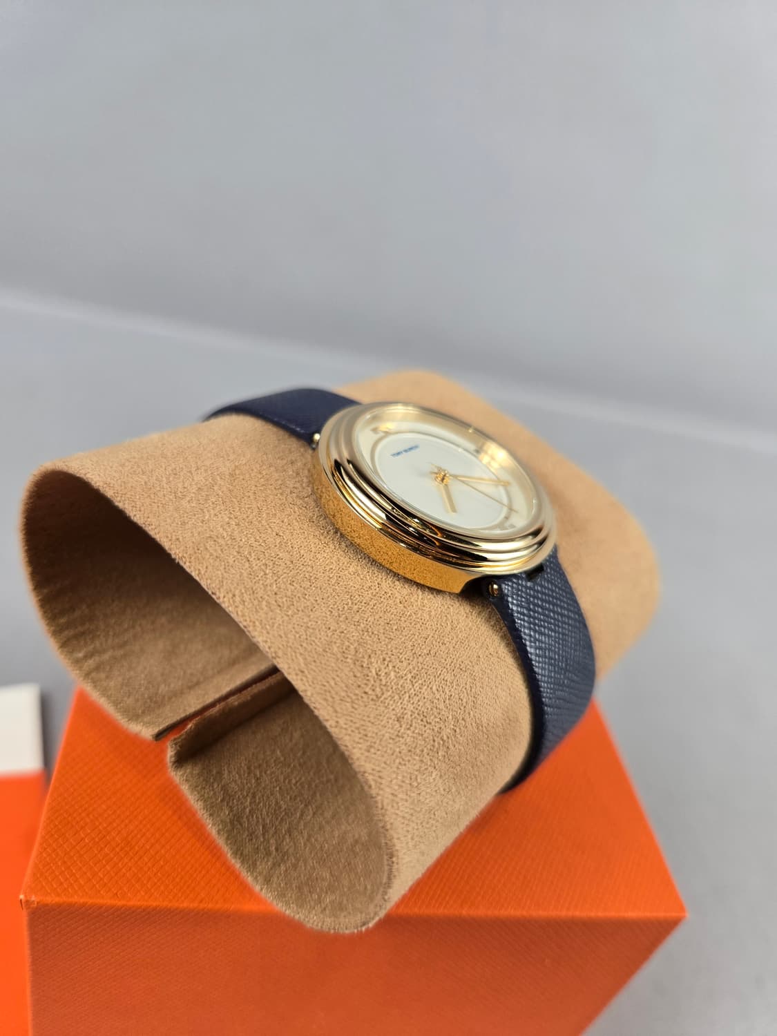토리버치 베일리 금장 가죽 여성 손목 시계 네이비 정품 상품이미지5
