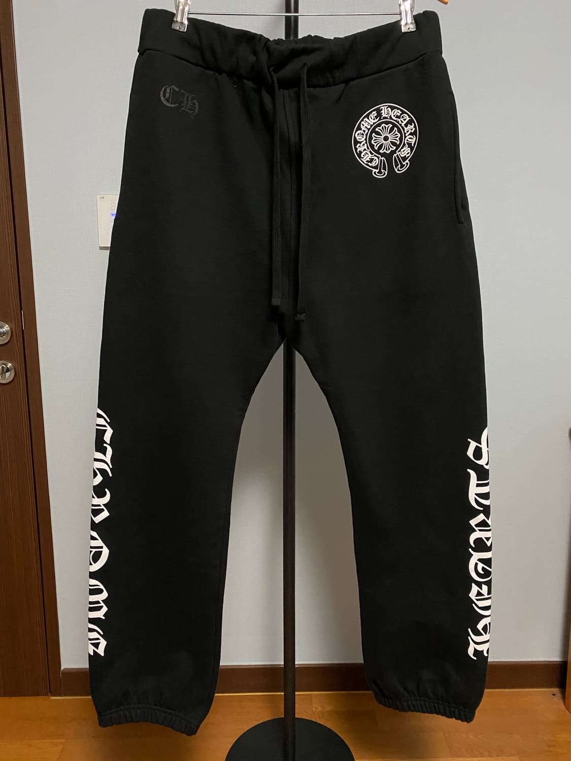 [L] 크롬하츠 홀스슈 로고 백 포켓 스웨트팬츠 블랙 상품이미지1