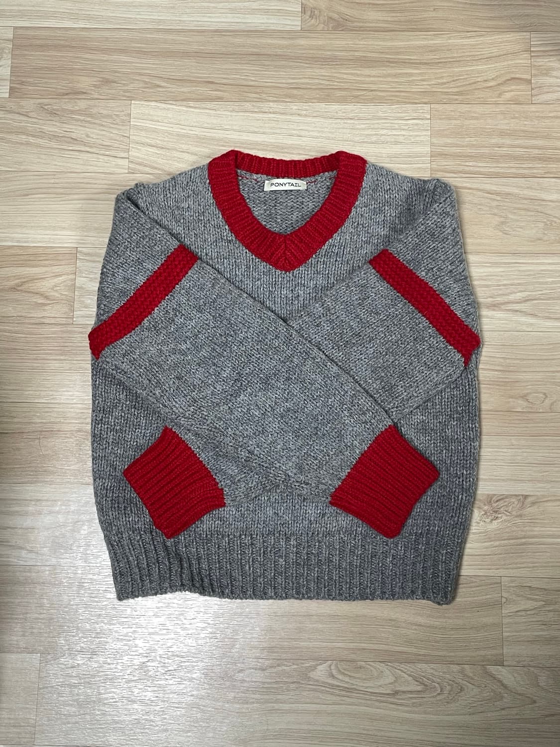 Ponytail annie v-neck knit 상품이미지1