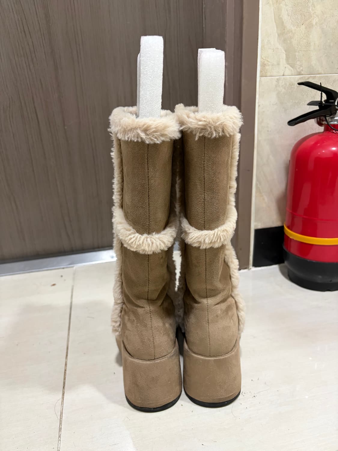 루루서울 러브 크로스 퍼 부츠 (Love Cross Fur Boot) 상품이미지8
