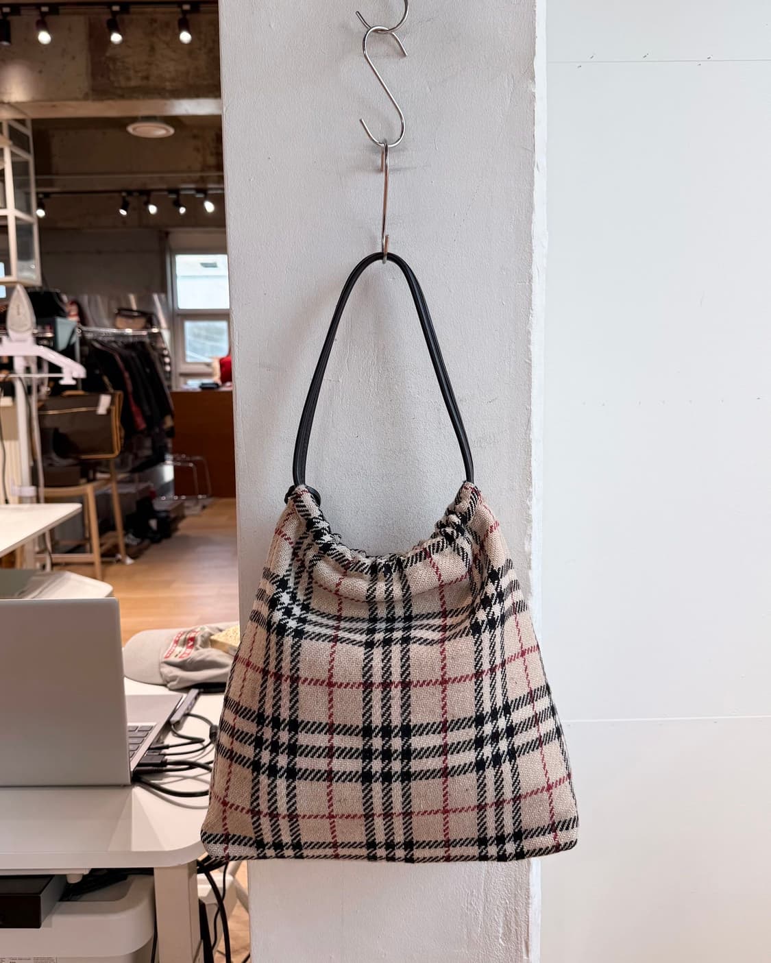 버버리 노바체크 울 숄더백  상품이미지5