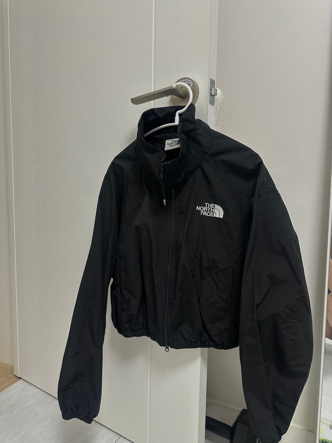 노스페이스 크롭 바람막이 자켓 상품이미지2