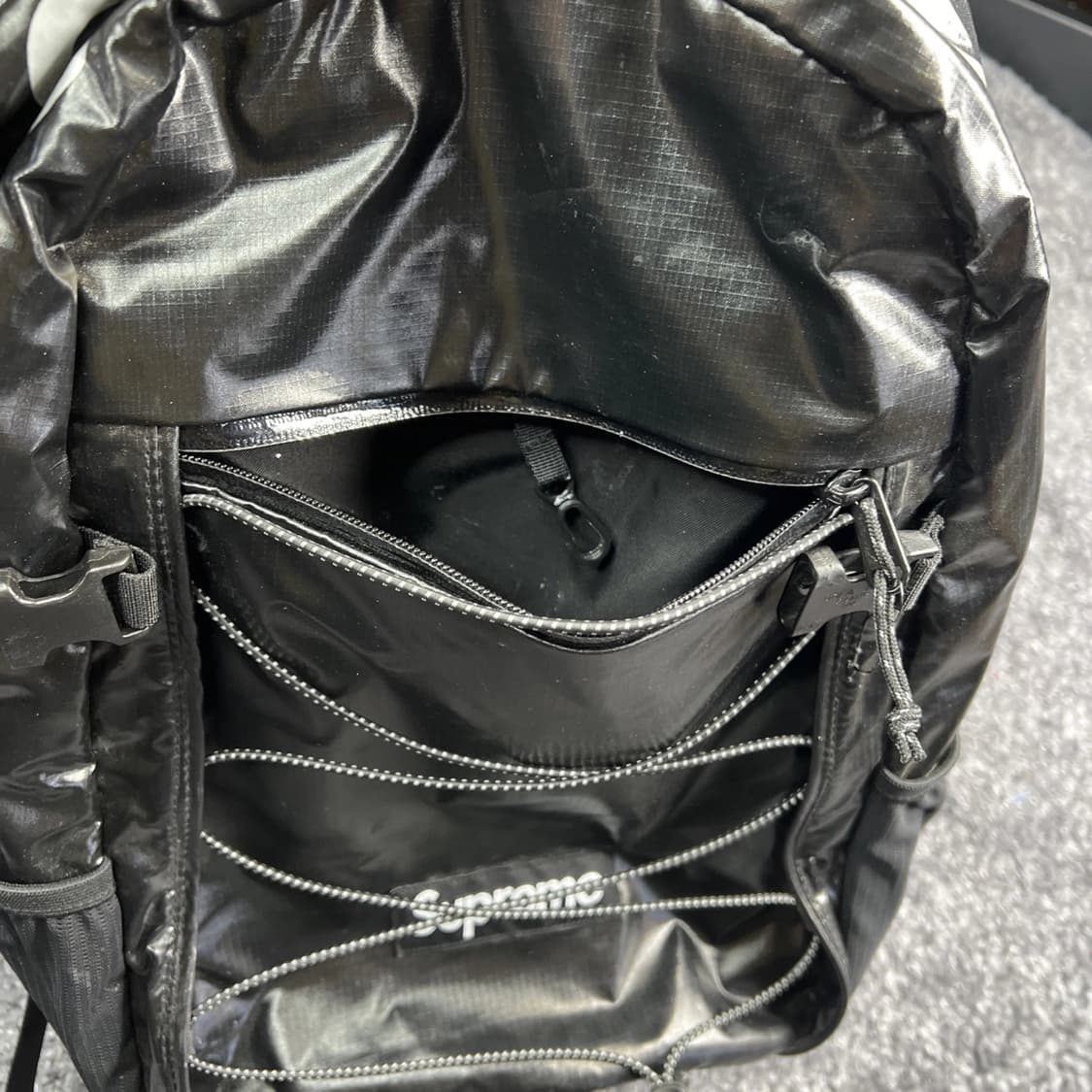 17FW 슈프림 백팩 블랙 상품이미지7