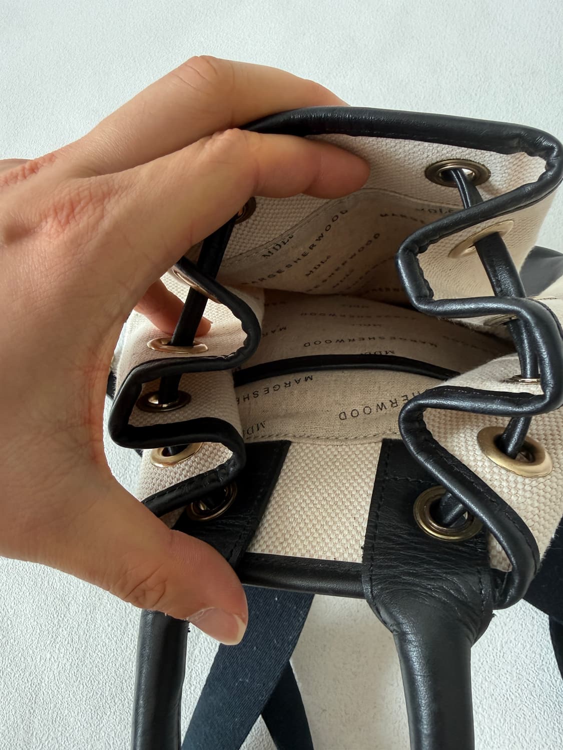 마지셔우드(MARGESHERWOOD) 캔버스&레더 버킷 백팩 상품이미지7