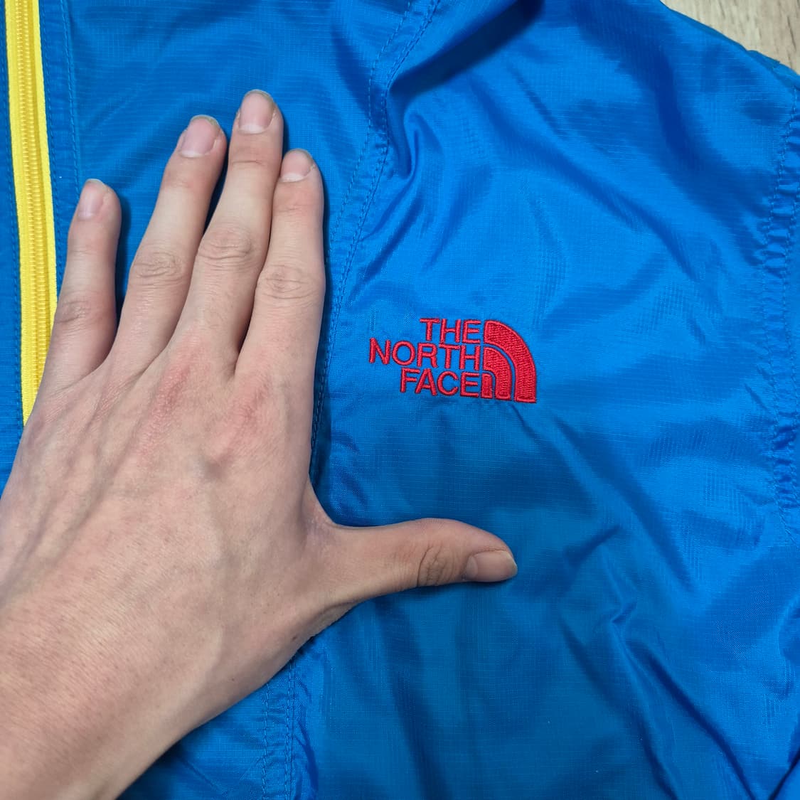 노스페이스 컴팩트 후드 블루/옐로우 바람막이 자켓 상품이미지4