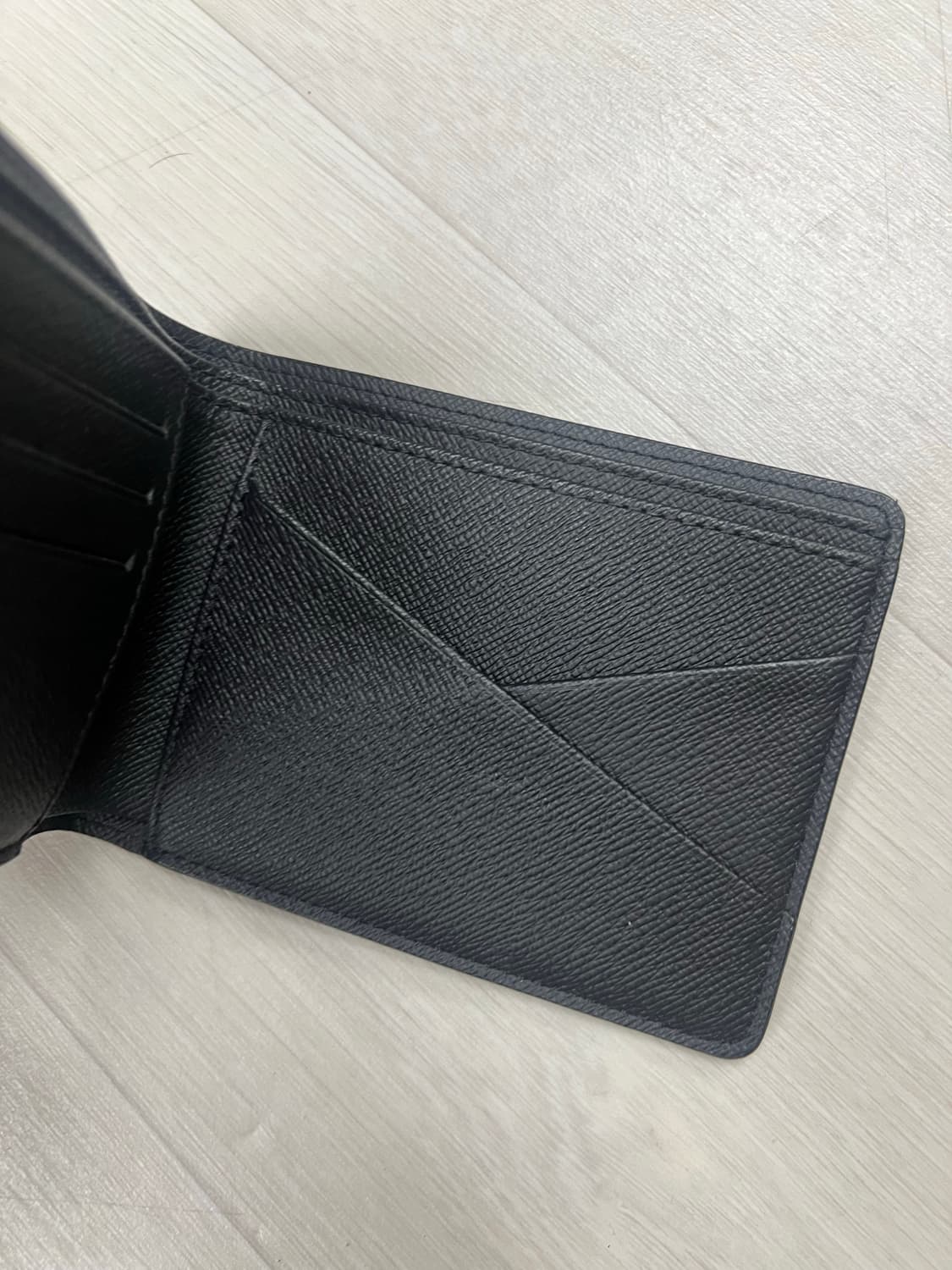 루이비통 멀티플 월렛 모노그램 이클립스 상품이미지4