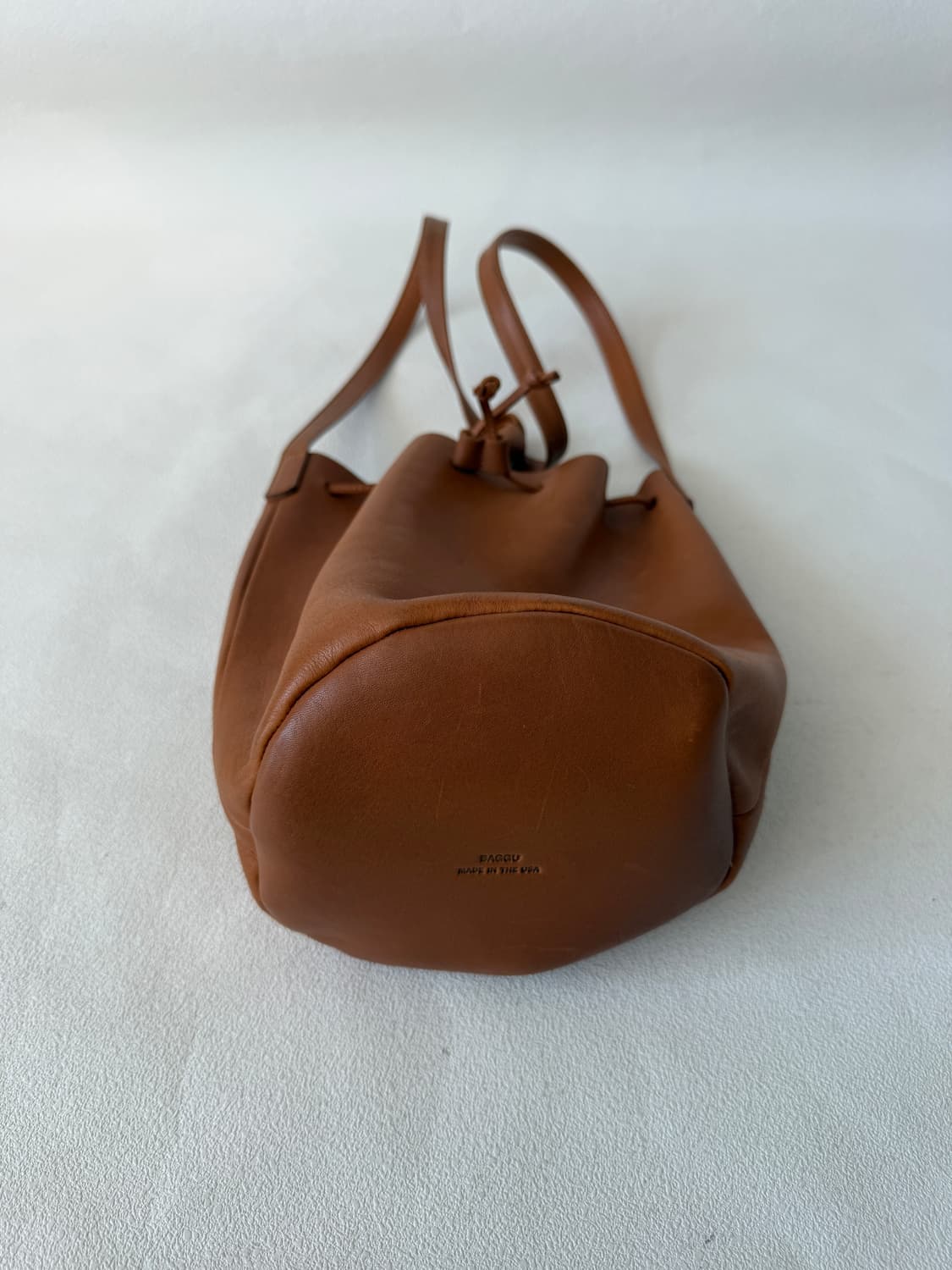 바쿠(BAGGU) 레더 버킷백(U.S.A) 상품이미지4