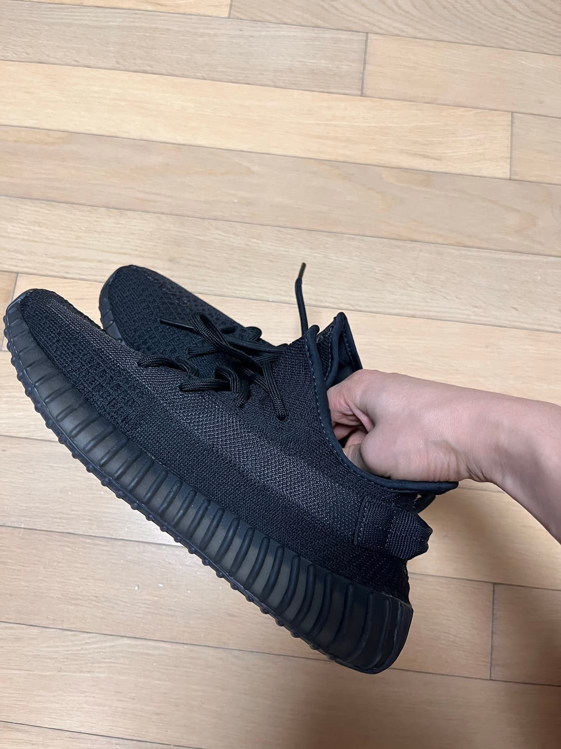 이지부스트 350 v2 오닉스 상품이미지3