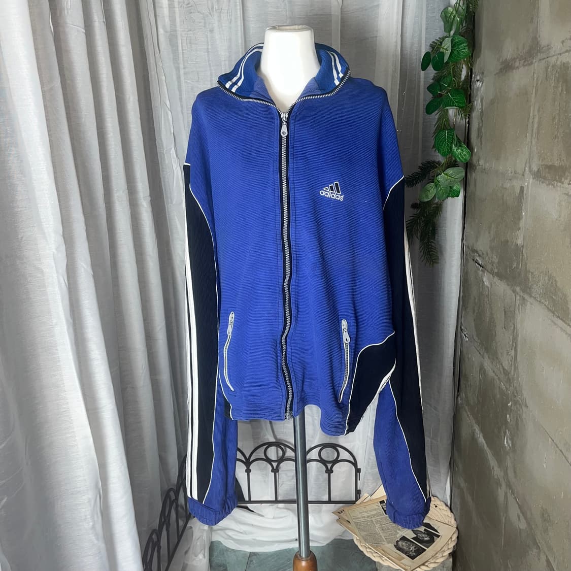 아디다스 빅로고 집업 상품이미지1