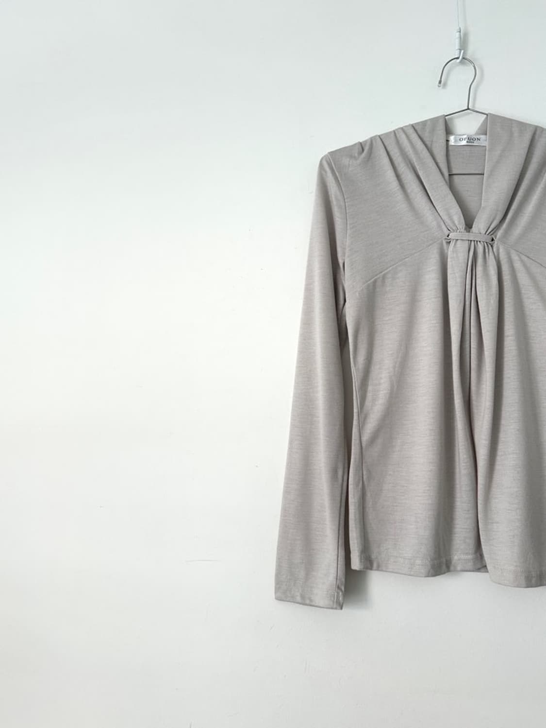 Front drape sleeveless top / beige gray 상품이미지2