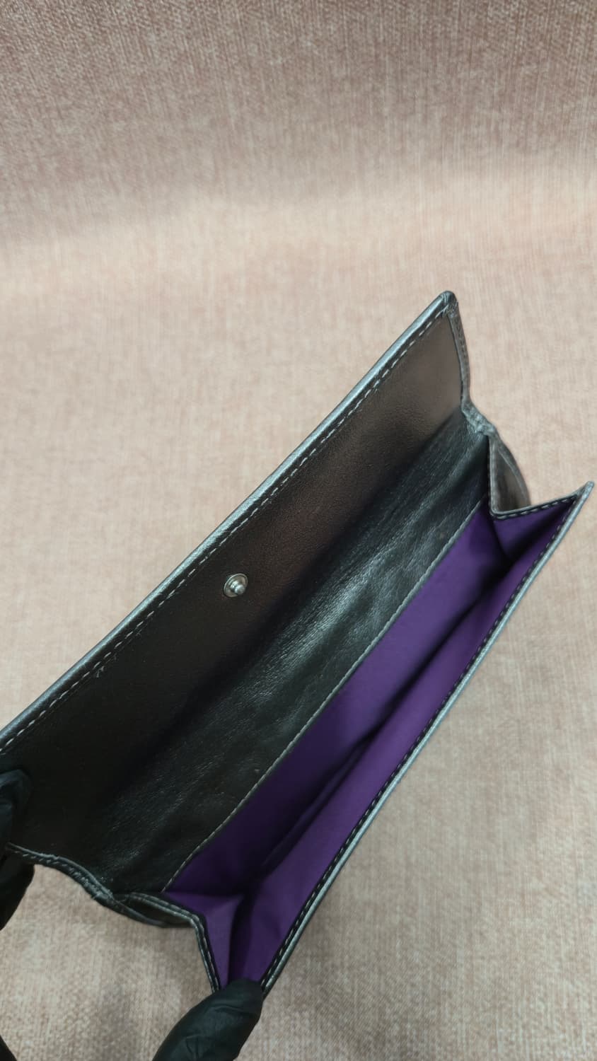 코치 양각 시그니처 C 패턴 건메탈 실버 턴락 코치 지갑 상품이미지6