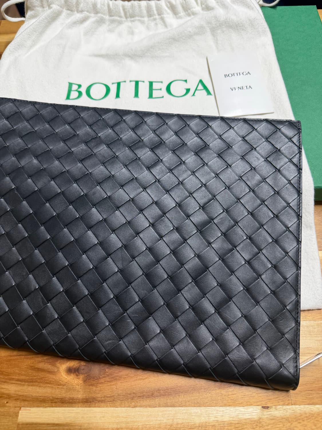 보테가베네타   하프 지퍼 파우치 클러치  상태 좋아요 상품이미지5