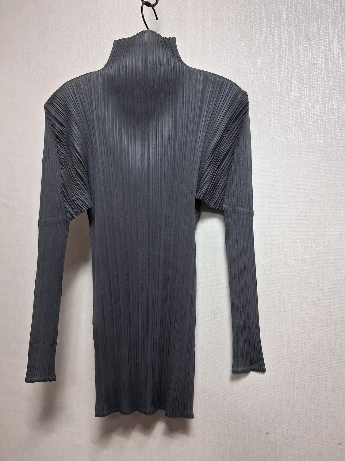 이세이미야케 플리츠플리즈 하이탑블라우스 표기3  55에서77 
원산지 일 상품이미지2