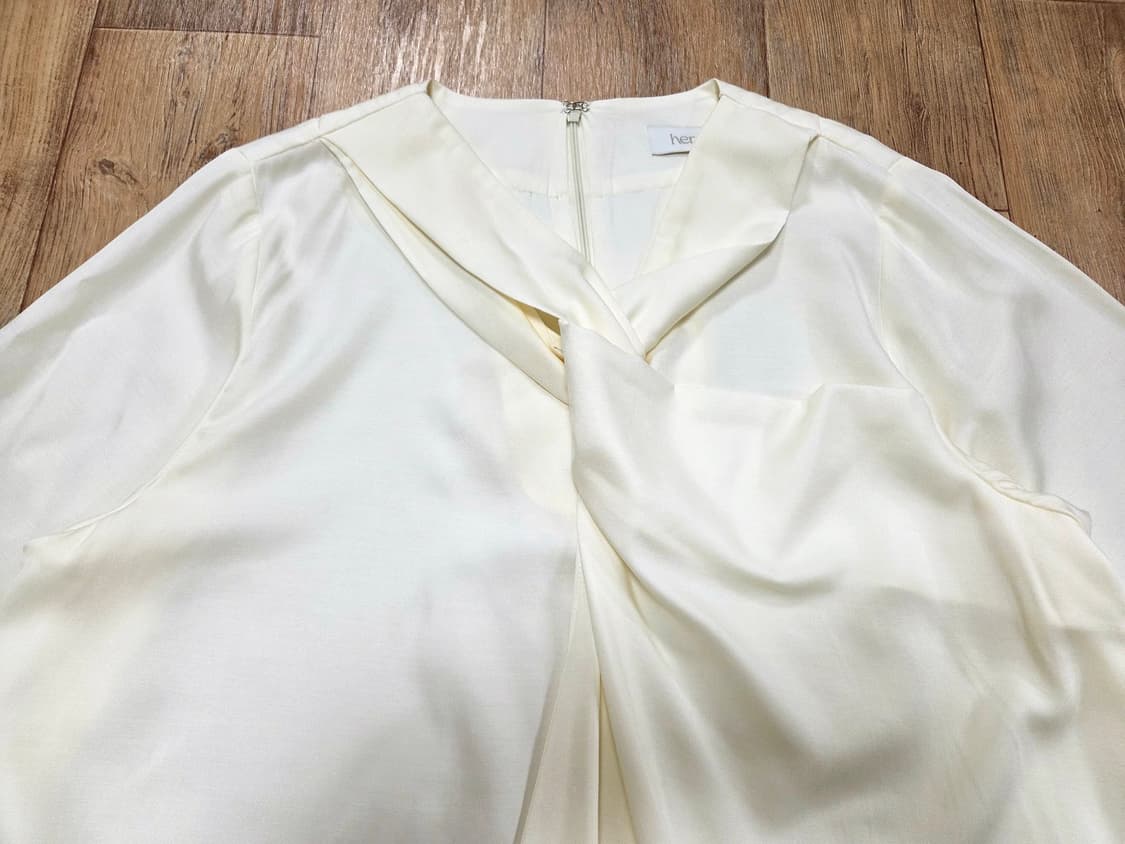 허앤쉬(her&she) 트위스트 레이어 블라우스 프리사이즈 새상품  상품이미지4