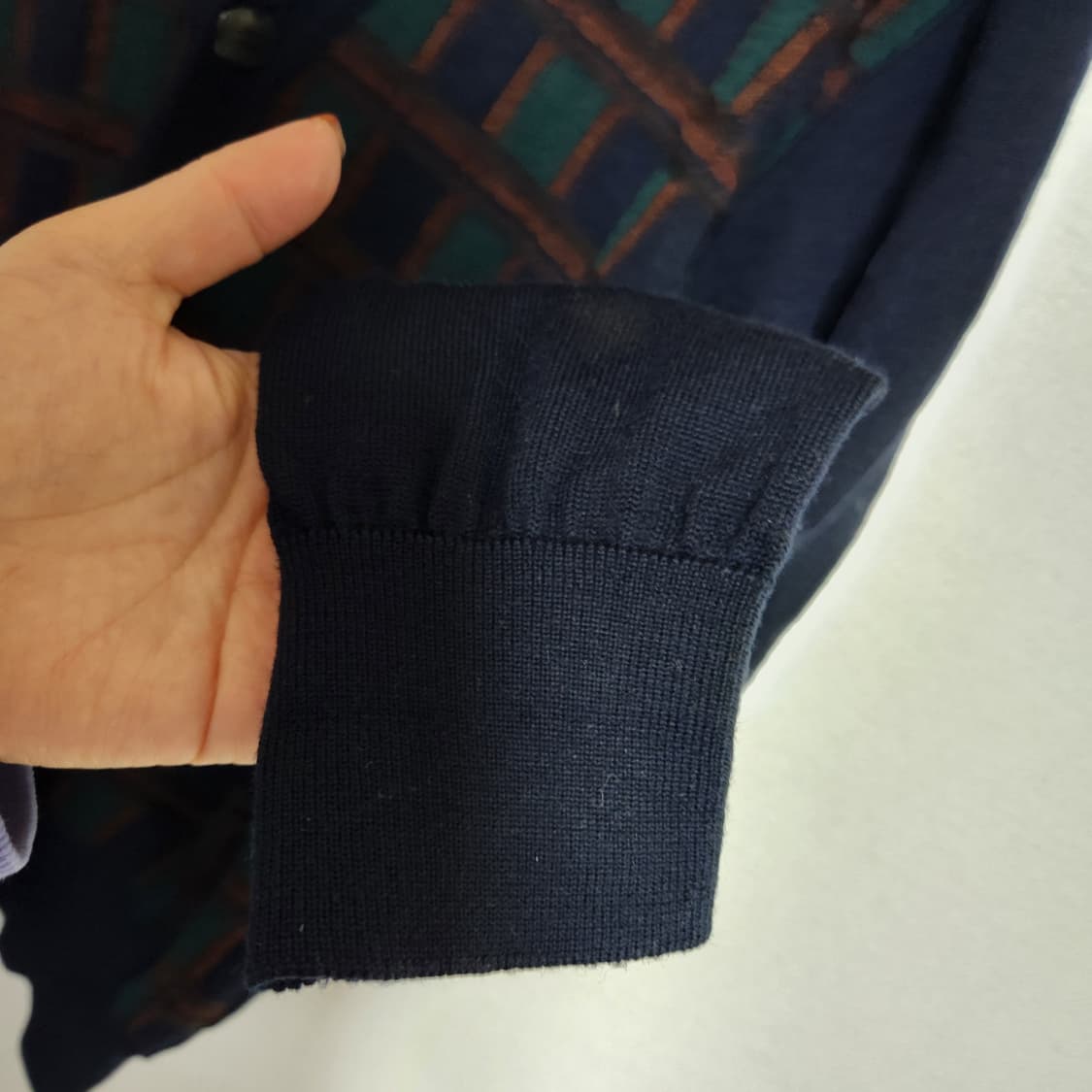 입생로랑 브이넥 가디건 남95 상품이미지4