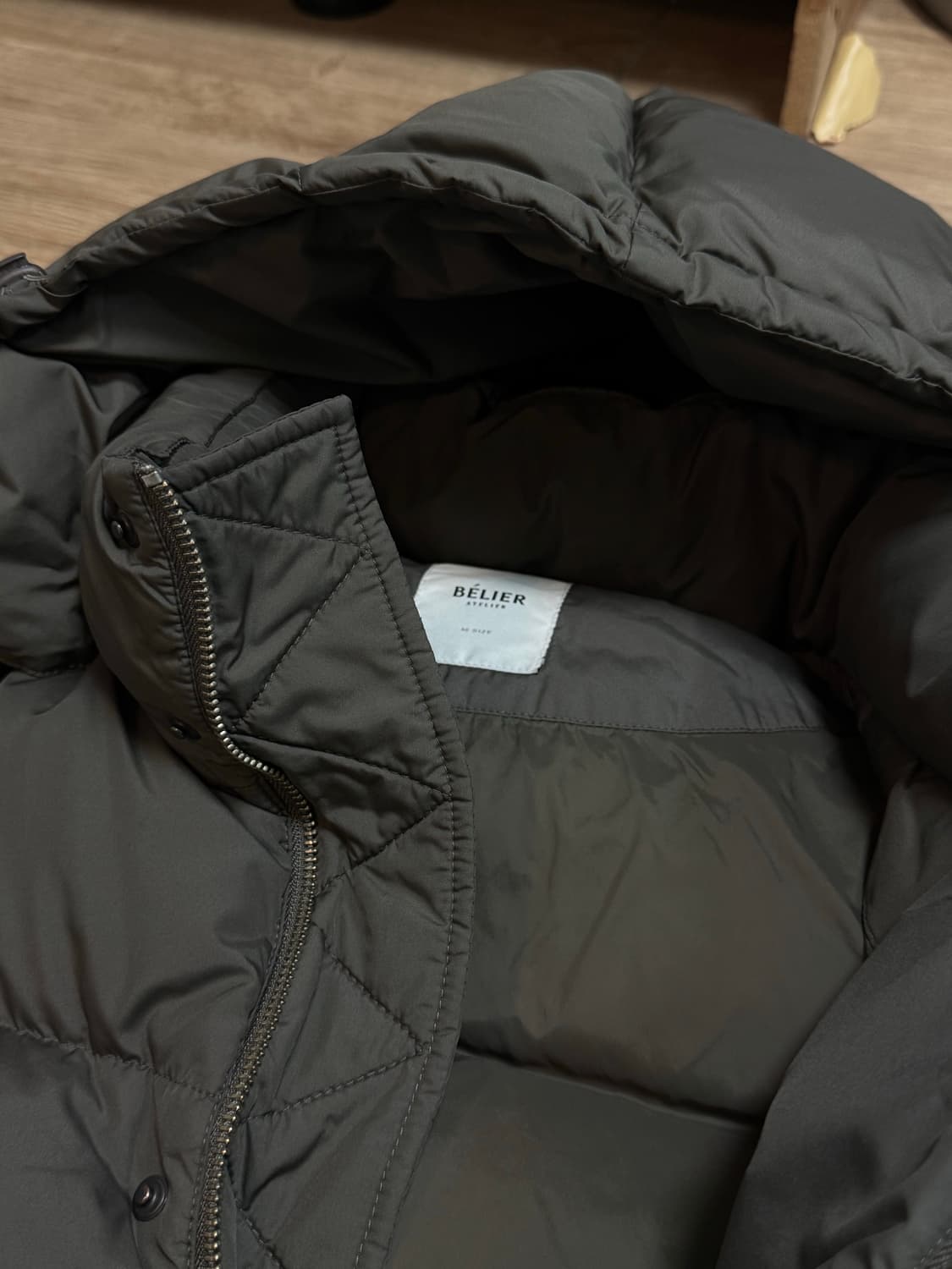 [Belier] 크로스라인 후디드 구스 다운(올리브) M 상품이미지5