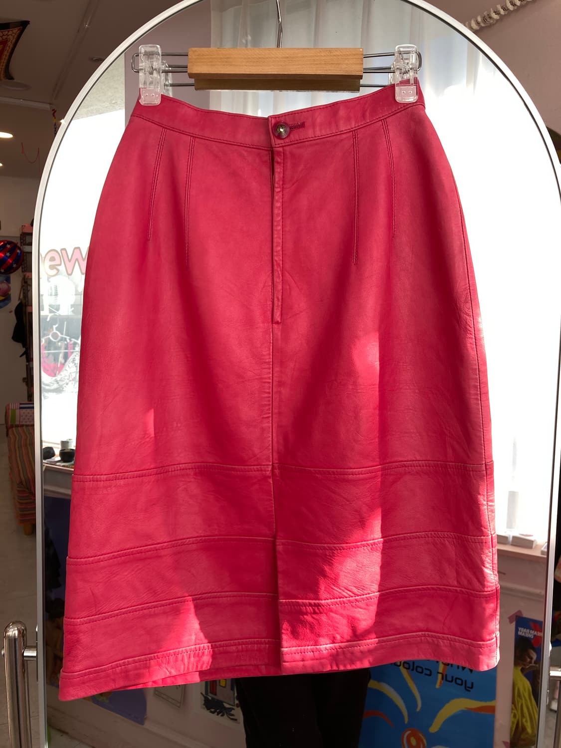 핫핑크 레더 미디 스커트 상품이미지2