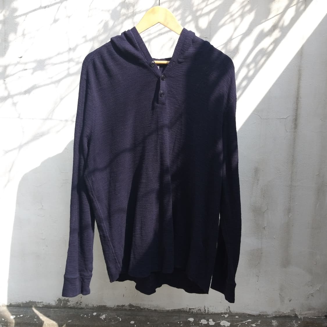 VINCE 네이비 후드티​ 상품이미지1