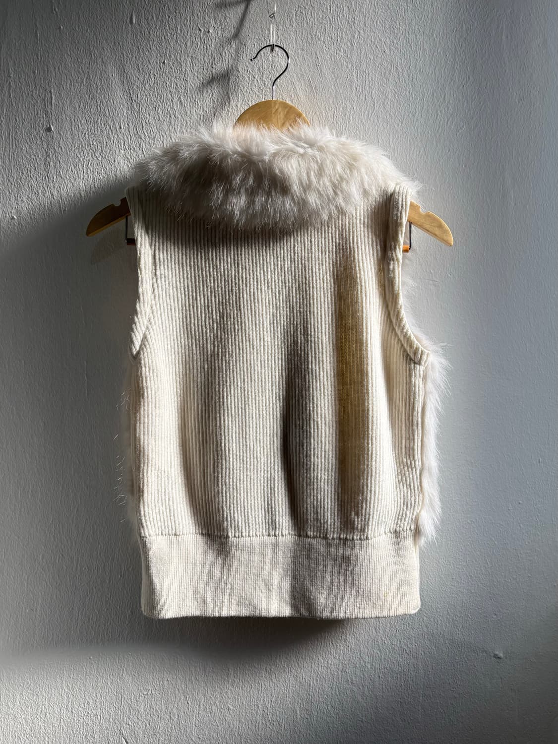 Guess White Fur Zip-up Vest 상품이미지6