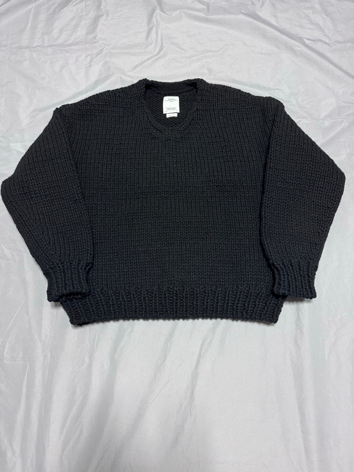 [3] 비즈빔 앰플러스 브이넥 핸드니트 블랙 상품이미지1