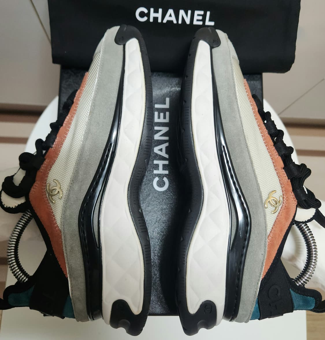 [정품 ] 샤넬 스니커즈 운동화 믹스드 파이버 스웨이드 카프스킨화이트37 상품이미지3