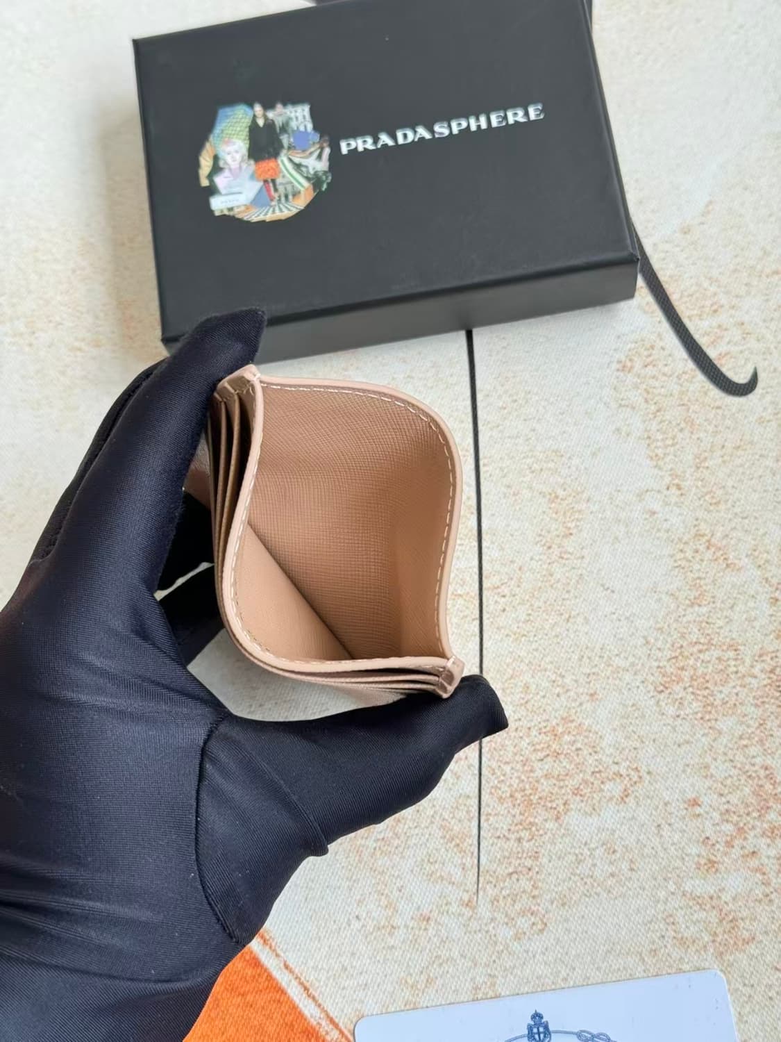 프라다 사피아노 레더 트라이앵글 로고 카드 지갑 상품이미지3