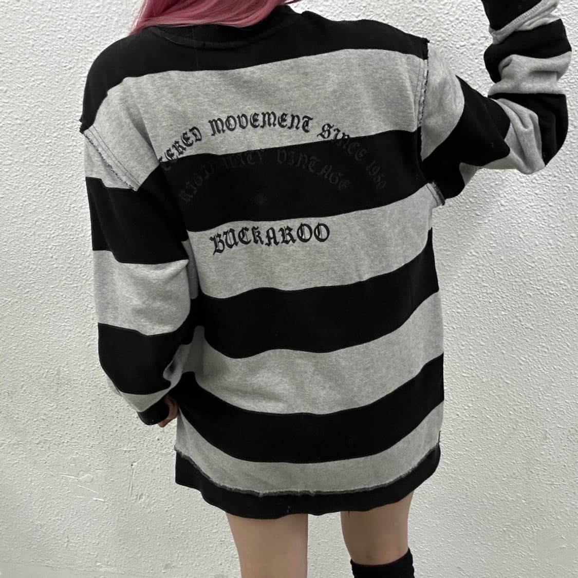  버커루 y2k 단가라 블랙 맨투맨 XL 상품이미지2