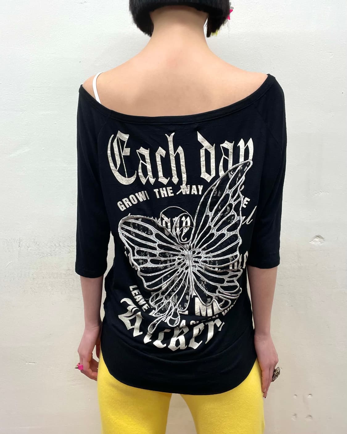 M.K.R Butterfly Embroidery Black T-shirt 상품이미지1