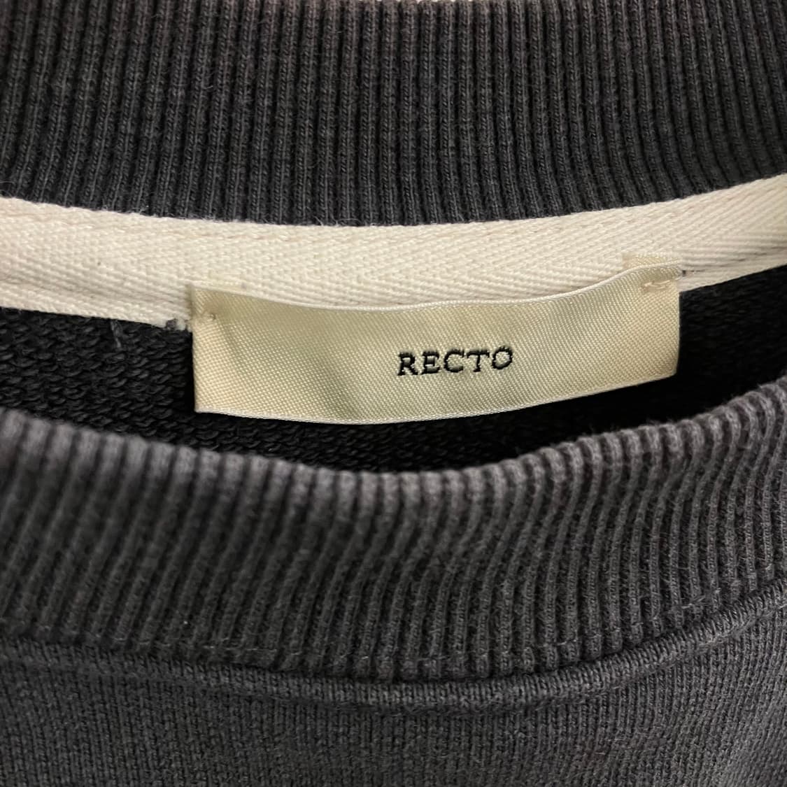 렉토 차콜 크롭 스웨트셔츠  상품이미지3