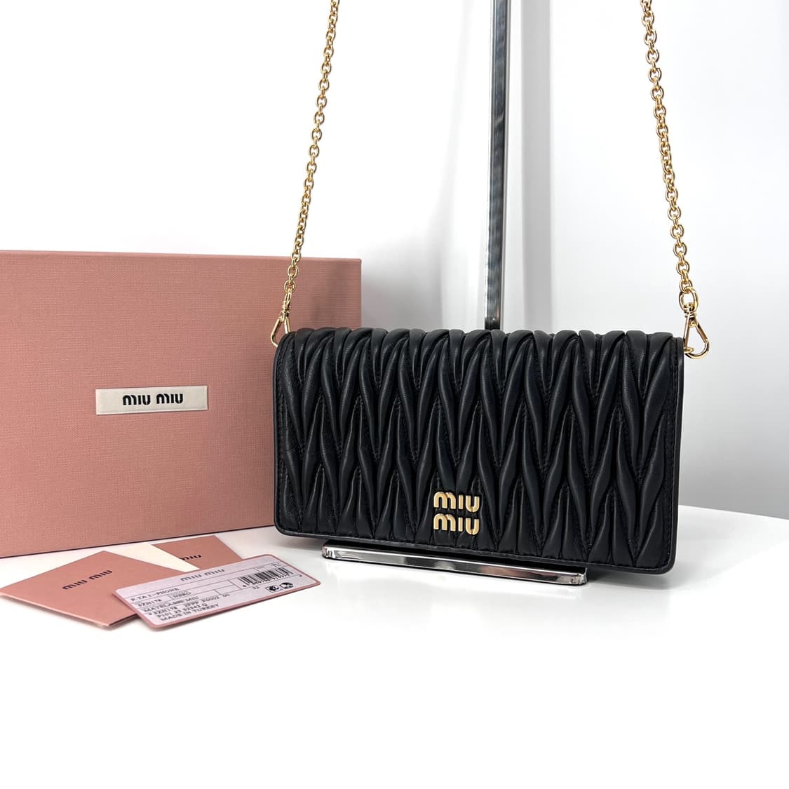 미우미우 마테라쎄 나파 체인 크로스백 블랙 (5ZH178) 상품이미지2