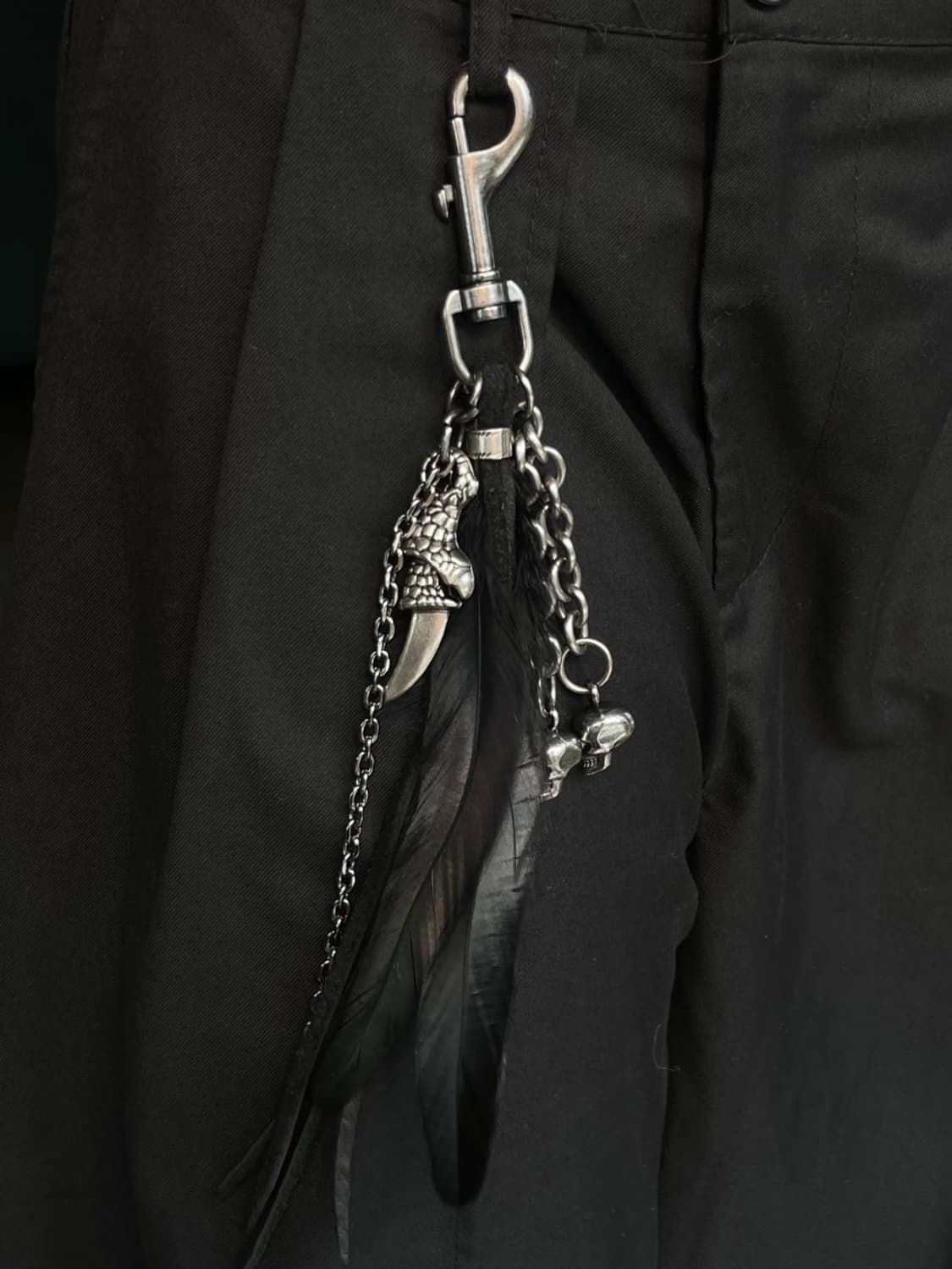 Vintage  black feather  keyring 상품이미지2