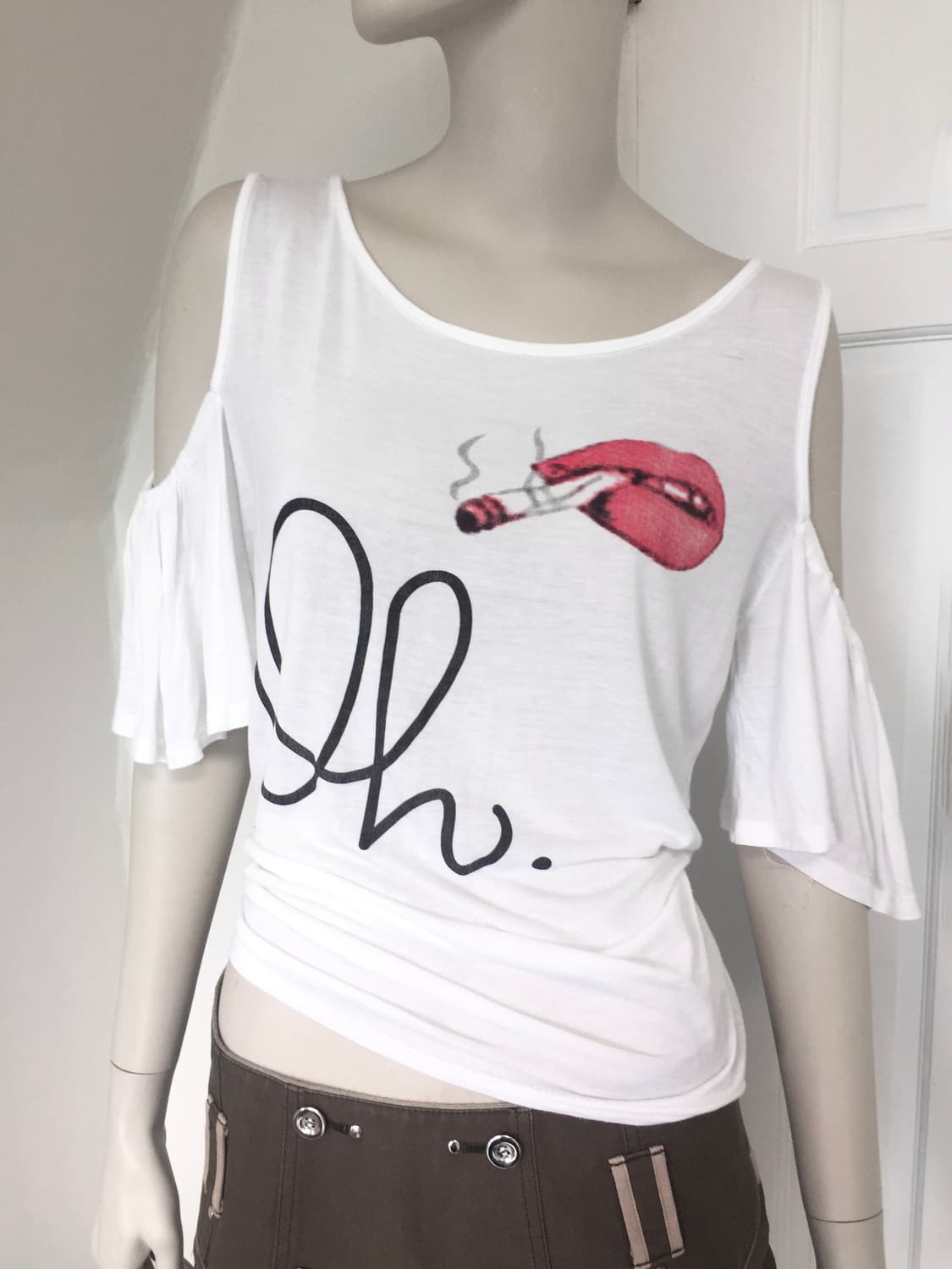 Smoking Lips Graphic Off-Shoulder Top 상품이미지2