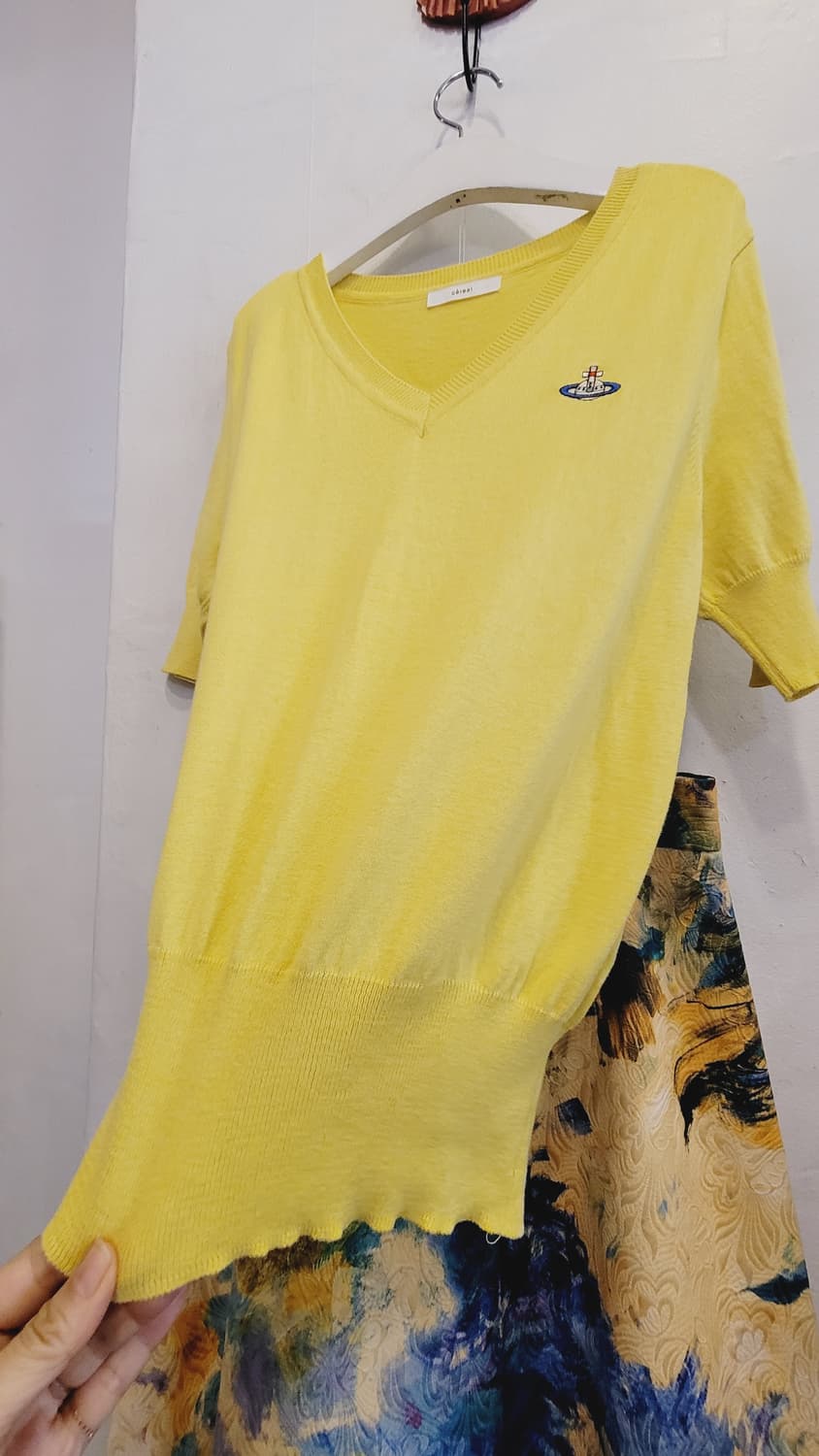 브이넥 옐로 코튼니트. H&M  수채화 스커트 상품이미지4