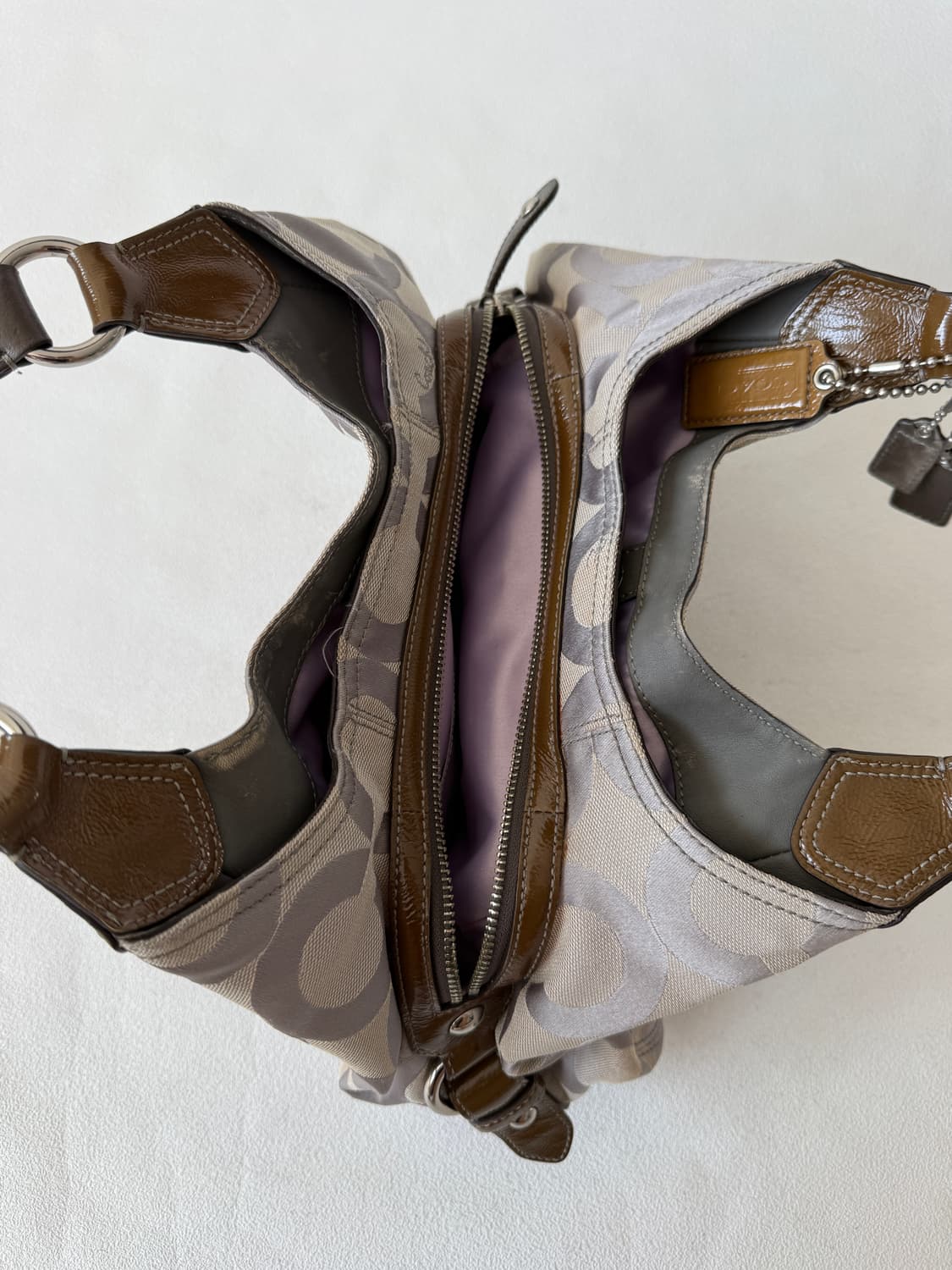 코치(Coach) 모노그램 숄더백(내외부 로고 갈라짐) 상품이미지7