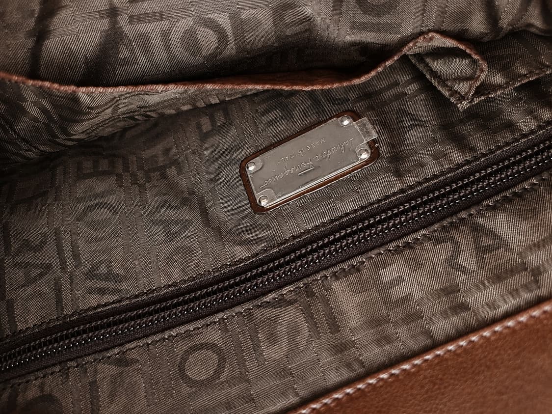 Ferragamo 페라가모 간치니 챰 페이턴트 레더 숄더백 상품이미지5