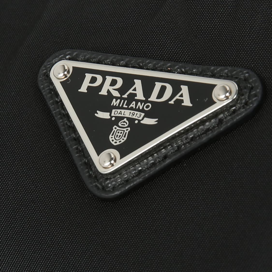 프라다 리나일론 클러치 삼각로고 파우치 스트랩 2NE789 상품이미지8