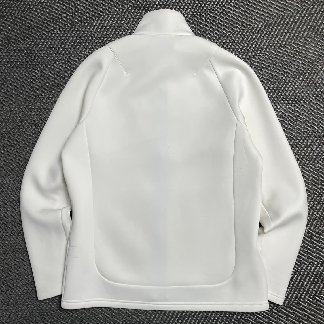 데상트 에슬래틱 엠보 트레이닝 집업 화이트y 5122 상품이미지5