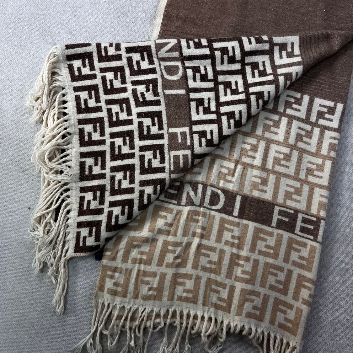 펜디 캐시미어 실크 모노그램 머플러  상품이미지3