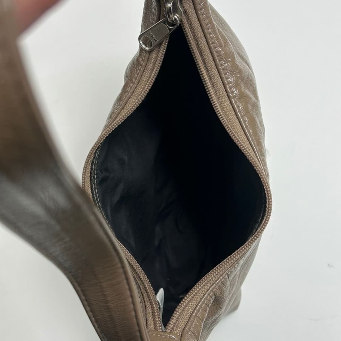 이미스 에나멜 호보백 베이지그레이 상품이미지6