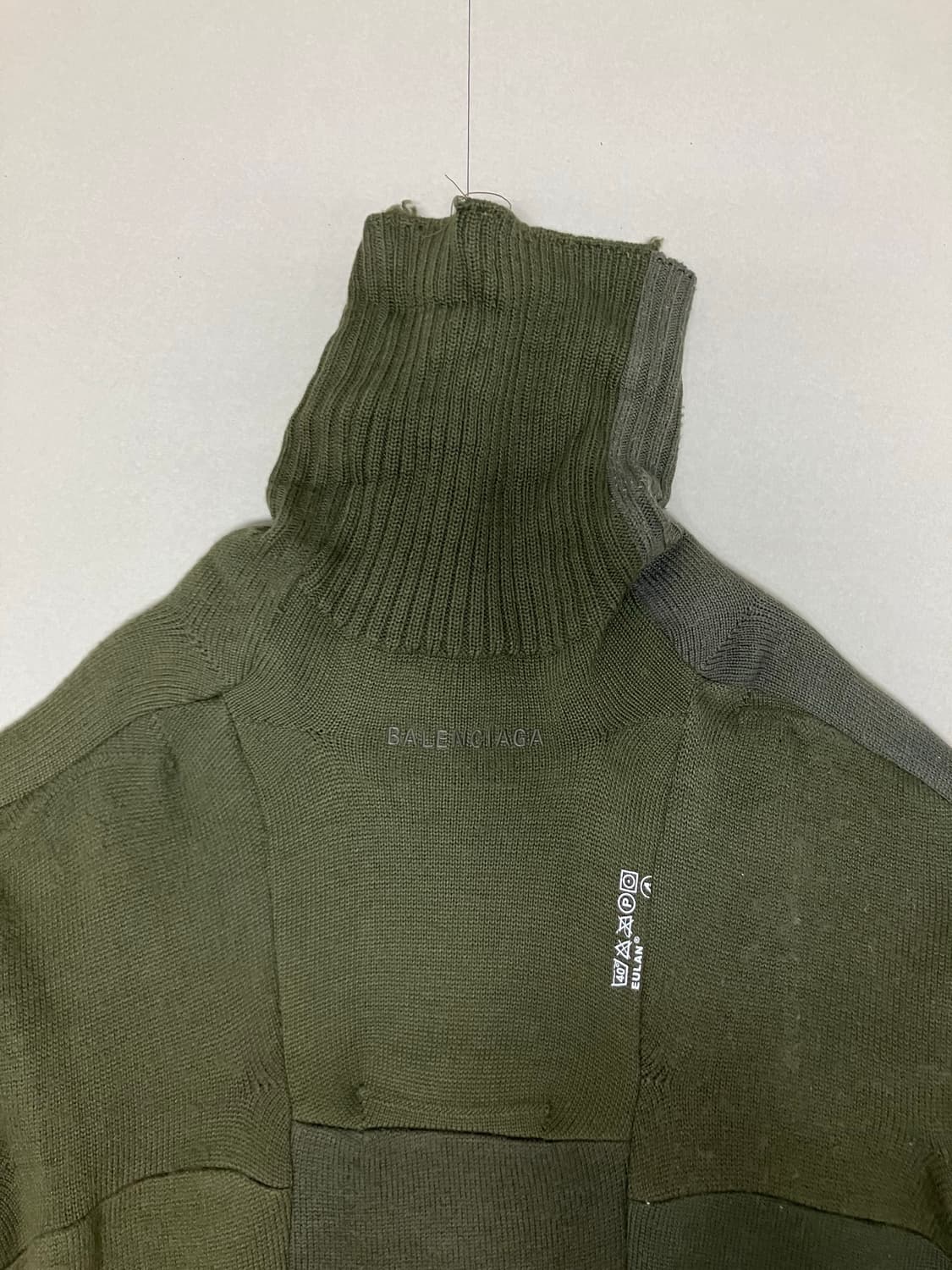 발렌시아가 업사이클 양말 스웨터 다크그린 L사이즈 상품이미지3