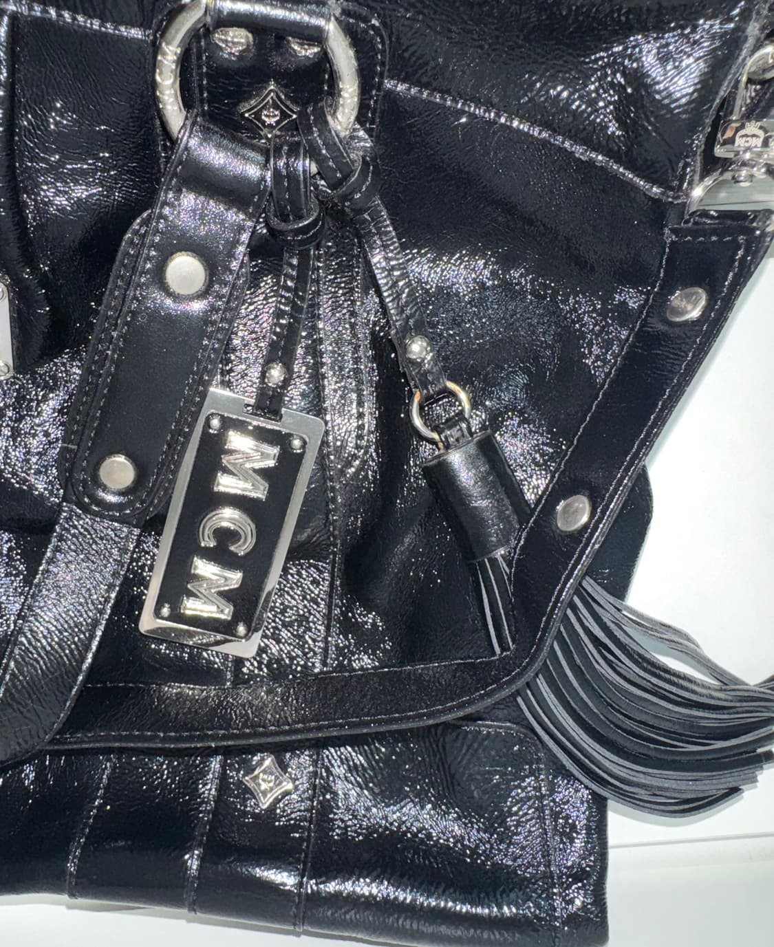 MCM 유광레더 숄더백 크로스백 블랙 상품이미지5