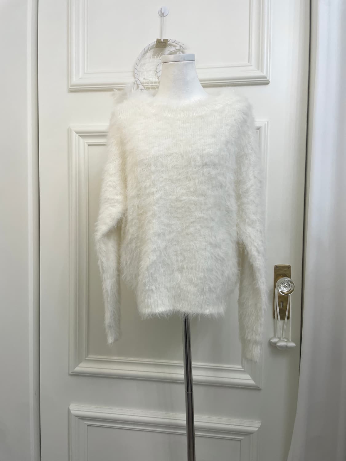 white shaggy basic knit top(size-L) 상품이미지1