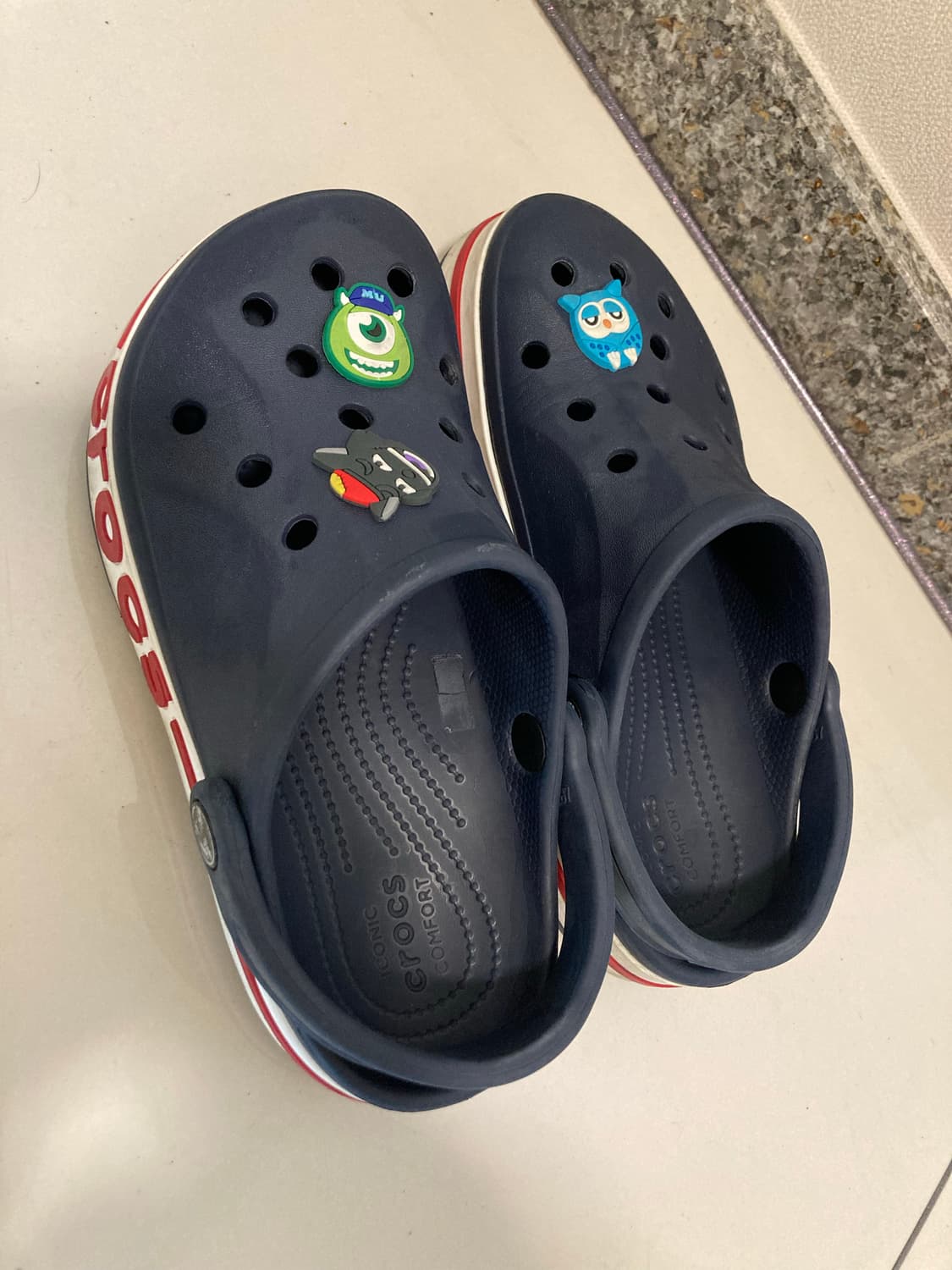 크록스 230 키즈 바야밴드 네이비 M4W6 판매합니다~~  상품이미지1
