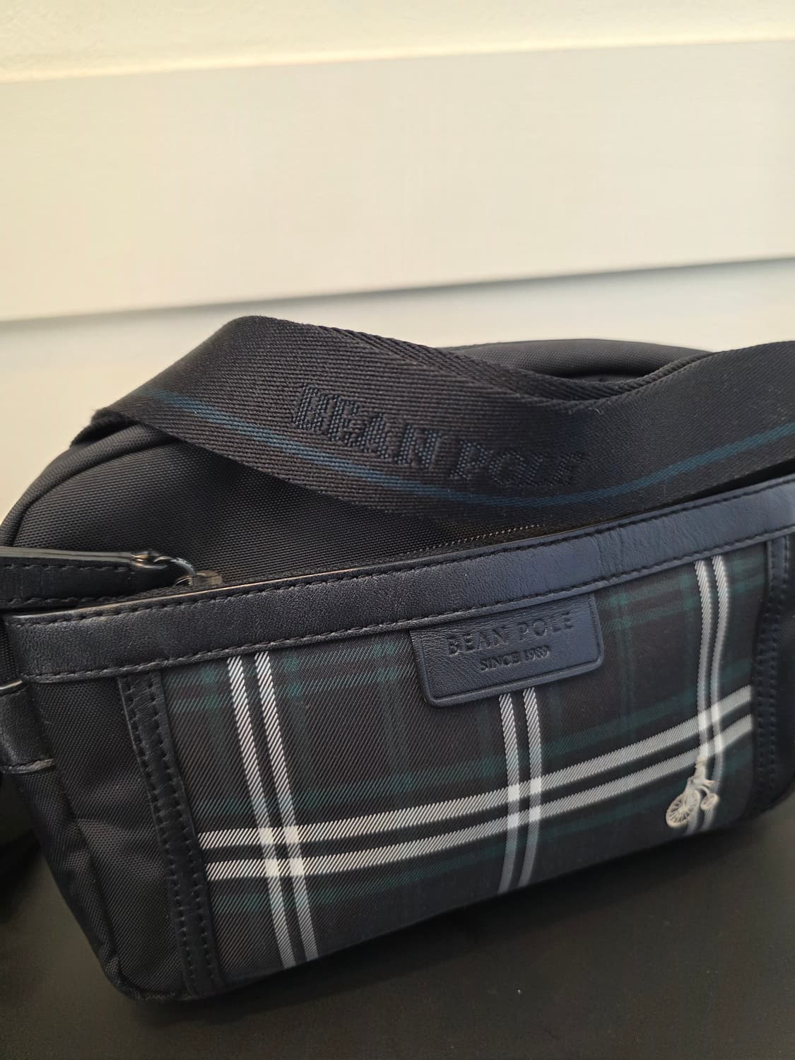 빈폴 체크 크로스백 블랙 상품이미지5