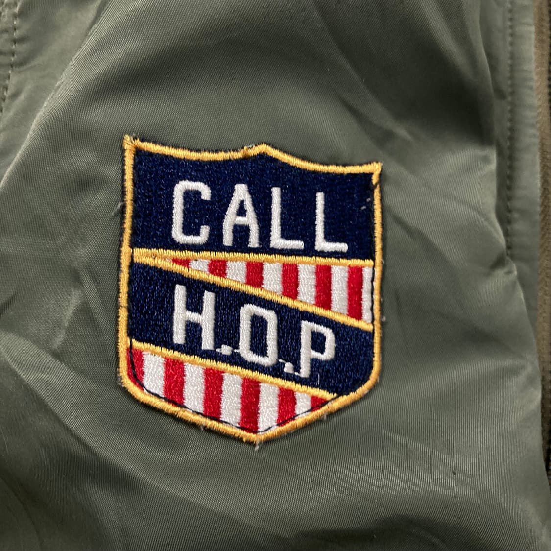 알파 인더스트리 카키 컬러 패치 로고 MA-1 항공 점퍼 상품이미지3