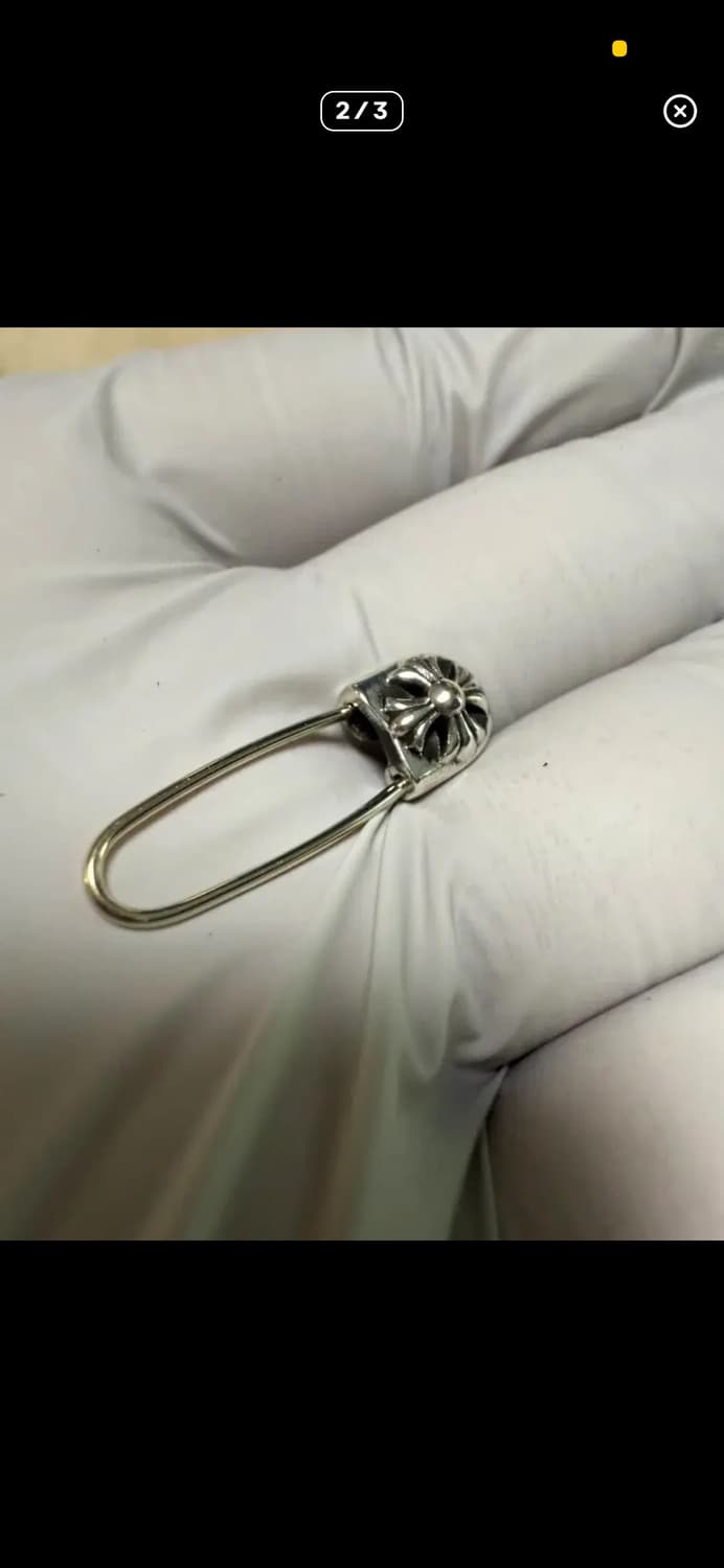 크롬하츠 세이프티핀 귀걸이 왼쪽 상품이미지1