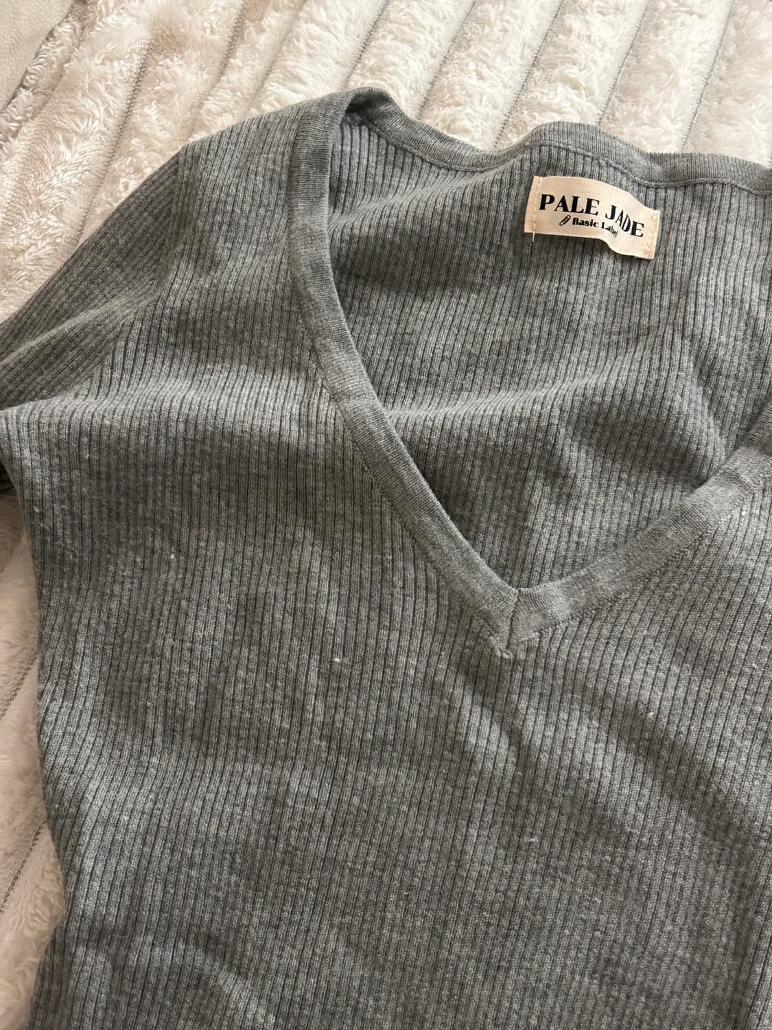 페일제이드 딥 브이넥 차콜 상품이미지2