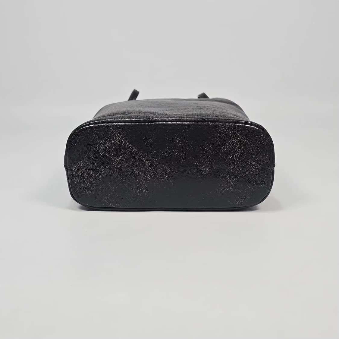 미우미우 올드 나파 가죽 파우치 미니 숄더백 상품이미지6