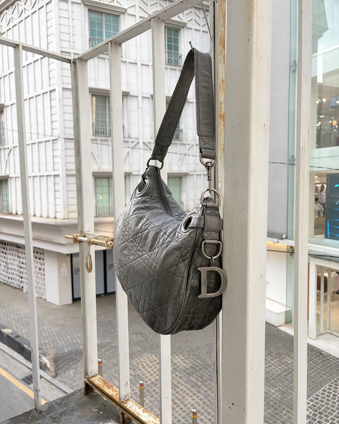 디올 그레이 까나쥬 퀄팅 가죽 호보백  상품이미지1